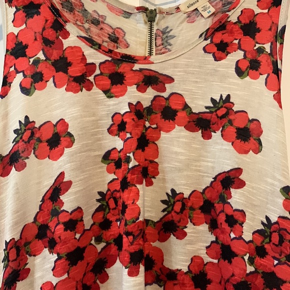 *3 for $15* Floral Top - Picture 2 of 4